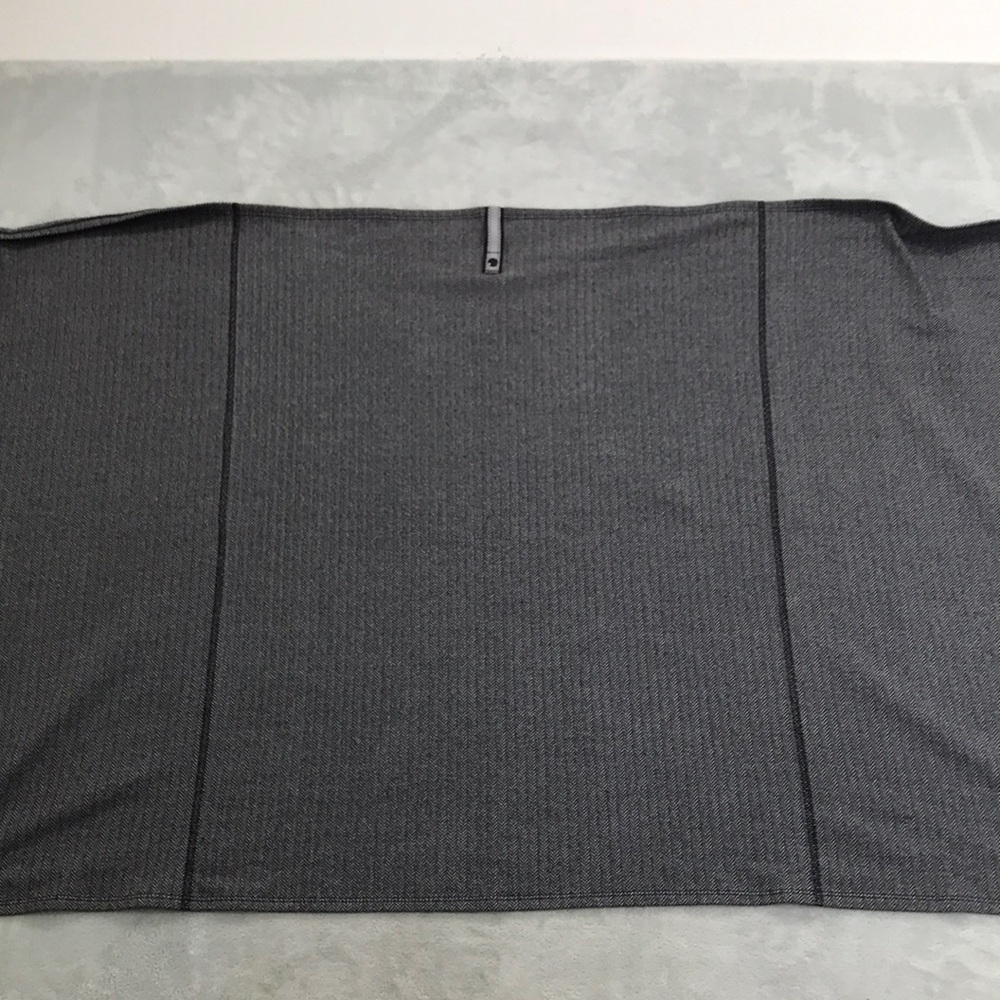 Lululemon Vinyasa Scarf Black /White Snap Button Knit Casual Infinity